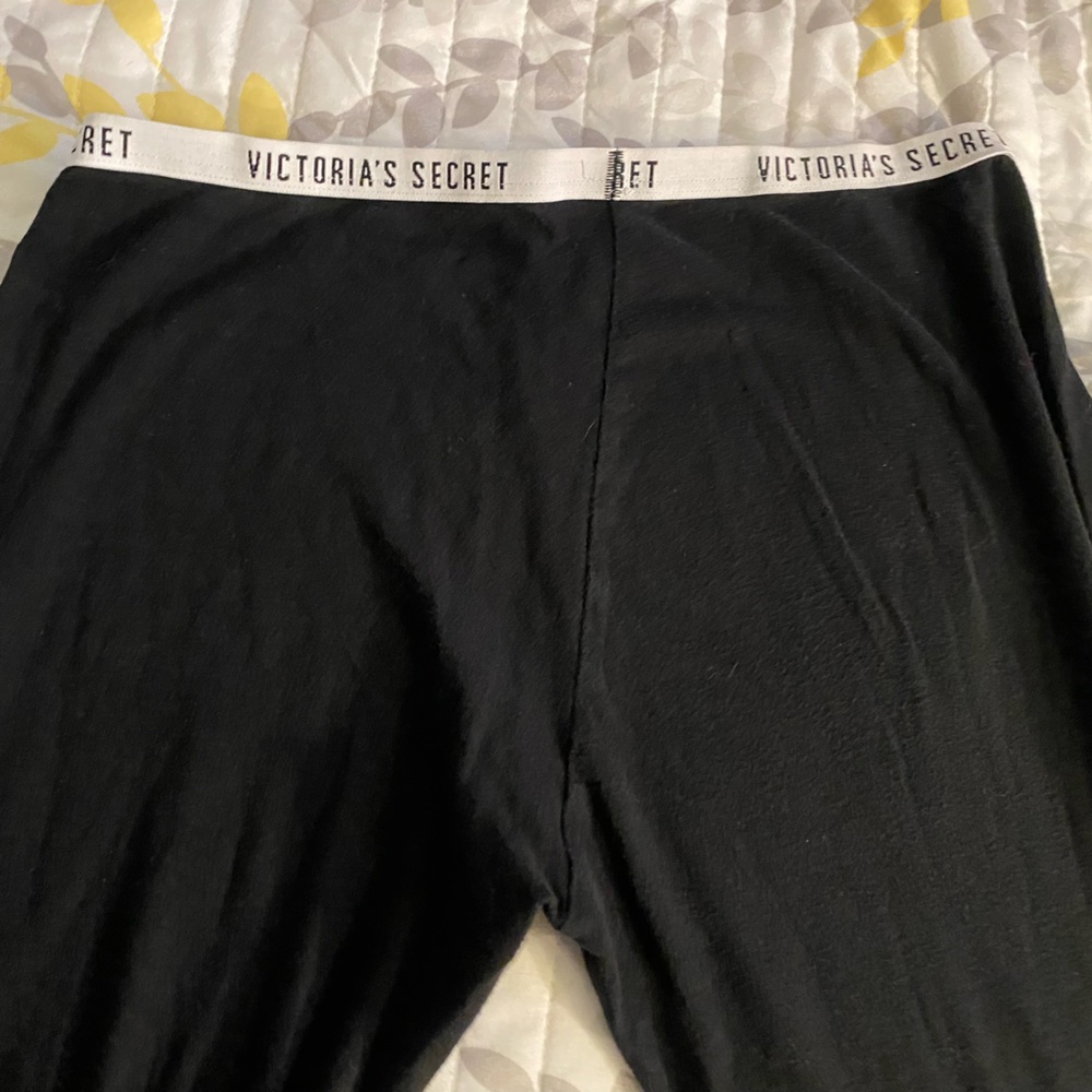 Iconic ladies sleep wear bottoms - black and white Vicky pants. 😍